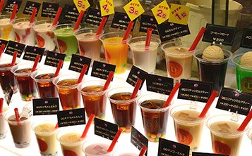 SMALL MARKET@DELI – all kinds of juice and ice cream!