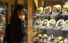 Restaurant’s showcase: step right up!