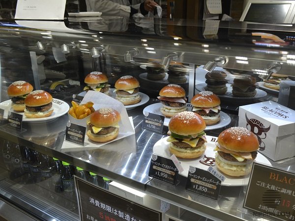 Fast food restaurant furnishing – burgers models.