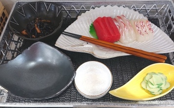 Модели блюд показывают варианты применения посуды с оригинальным дизайном.