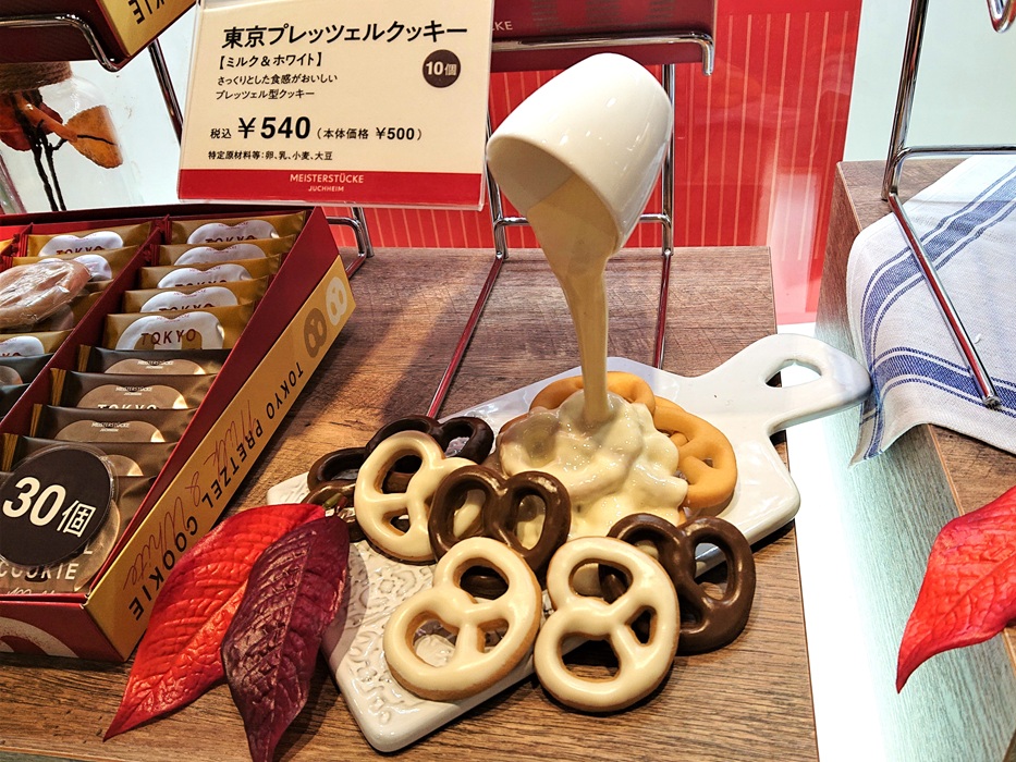 Fake food gallery – showcase of realistic replica food models for restaurants and cafés