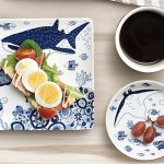 Showcase with fake food replicas encouraging customers to buy full menu sets