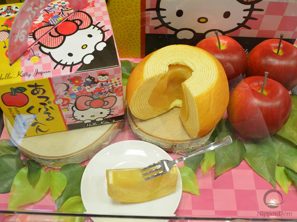 Pie replicas with cut view, slice on plate, apples and packaging for dessert showcase