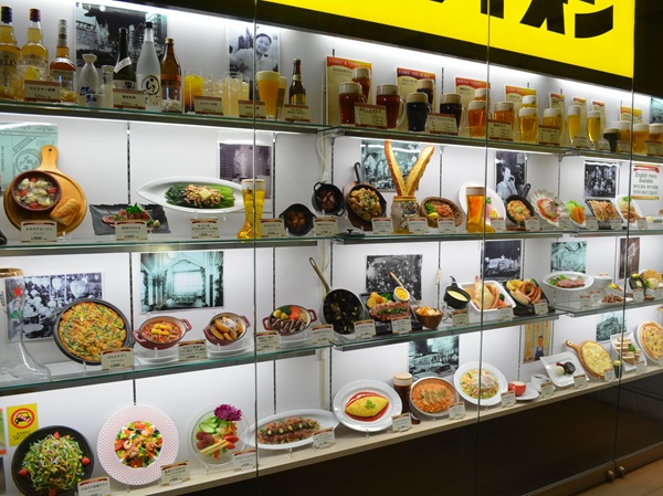 Restaurant showcase highlighting long history to build customer trust and brand value