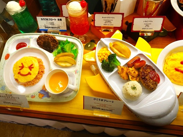 Kids’ menu replicas served in child-sized tableware for realism