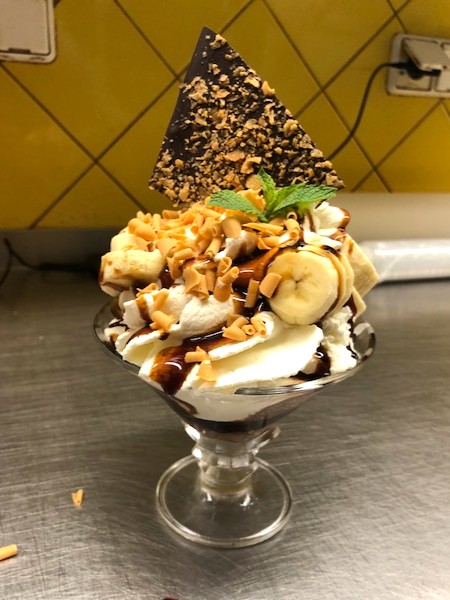 Dessert “Choco Banana Sundae”
