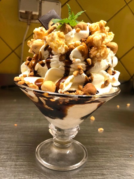 Dessert Baileys Nutty Caramel Sundae