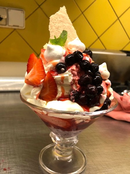Dessert Forest Berries Sundae