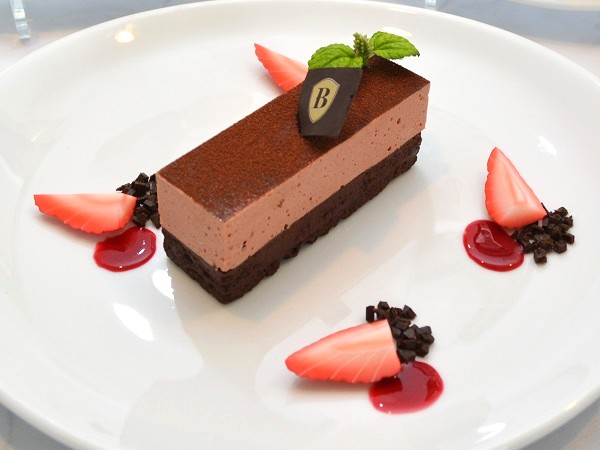Fake dessert “Chocolate cake with raspberry coulis” — $164