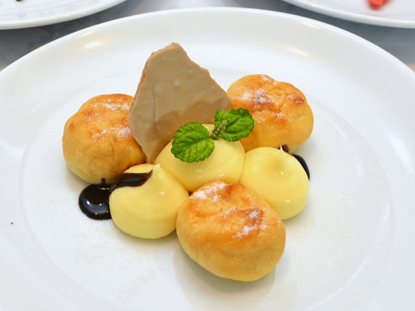 Fake dessert “Profiteroles with vanilla whipped cream and caramel” — $164