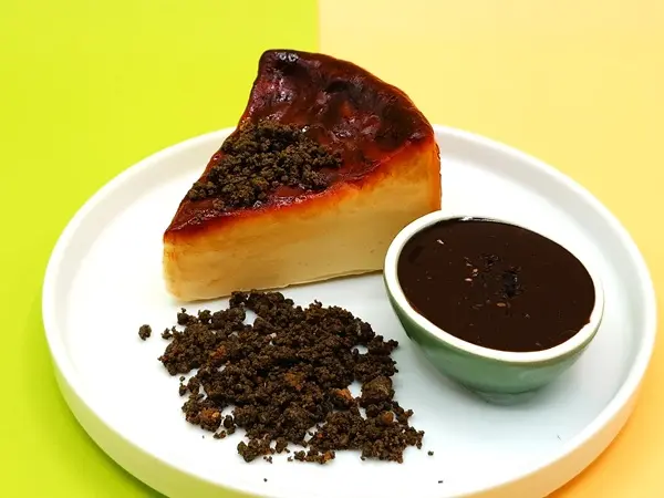basque cheesecake food replica