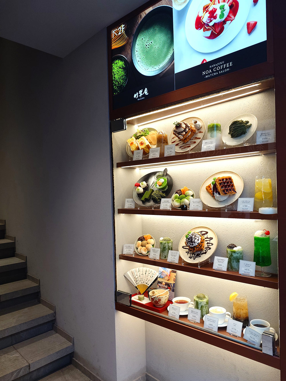 Cafe display design ideas — food replicas placed at ground floor entrance for upper floor cafe