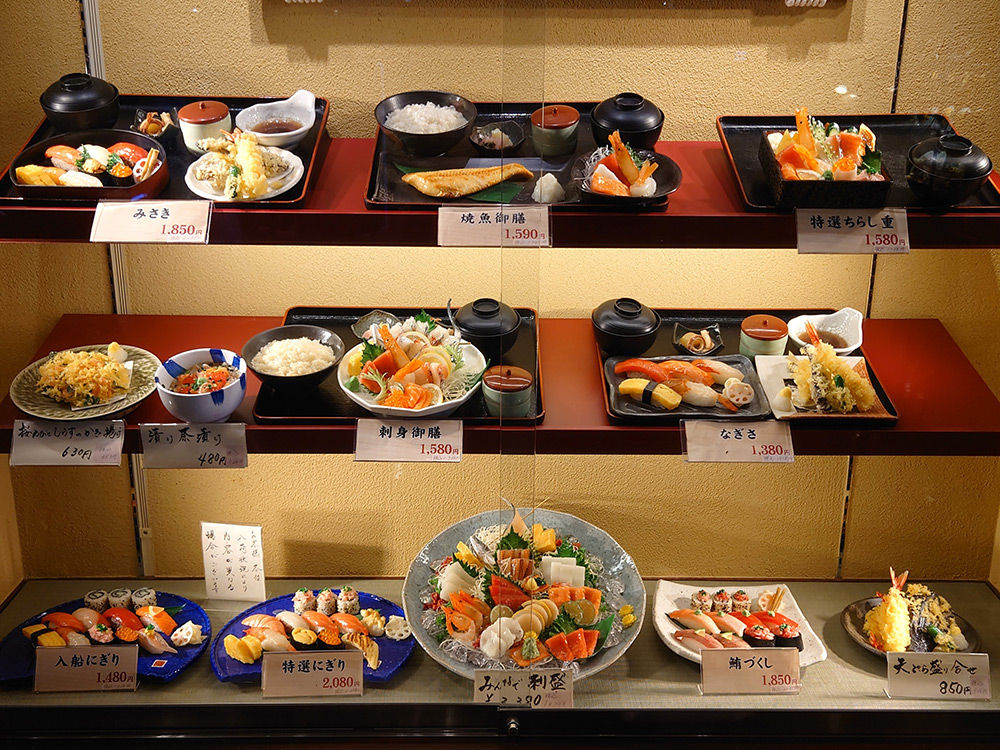 food replica of signature dish in center of display to increase restaurant sales