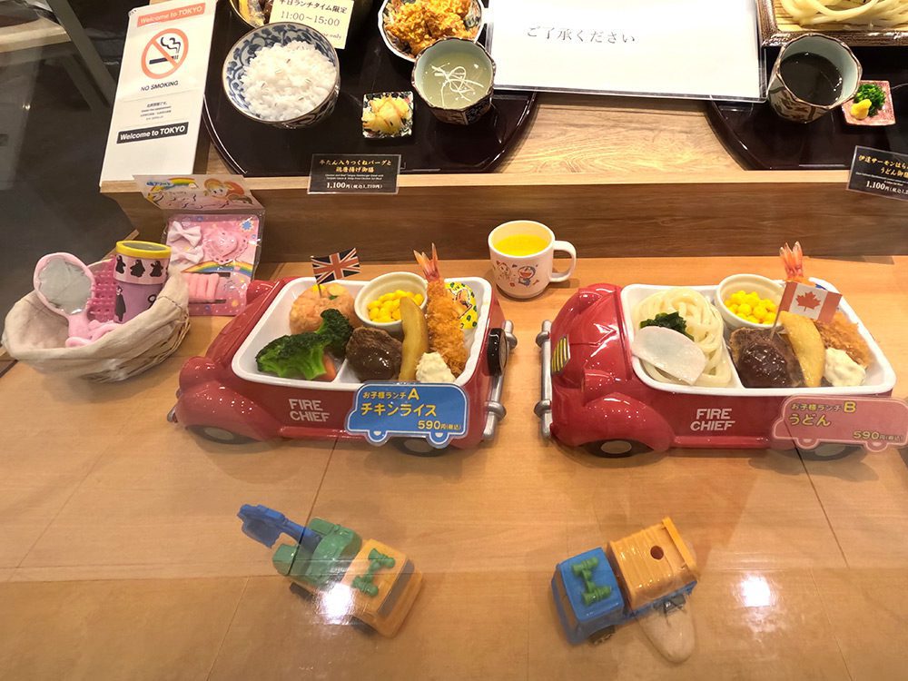 Kids menu food display featuring car-shaped plates for children