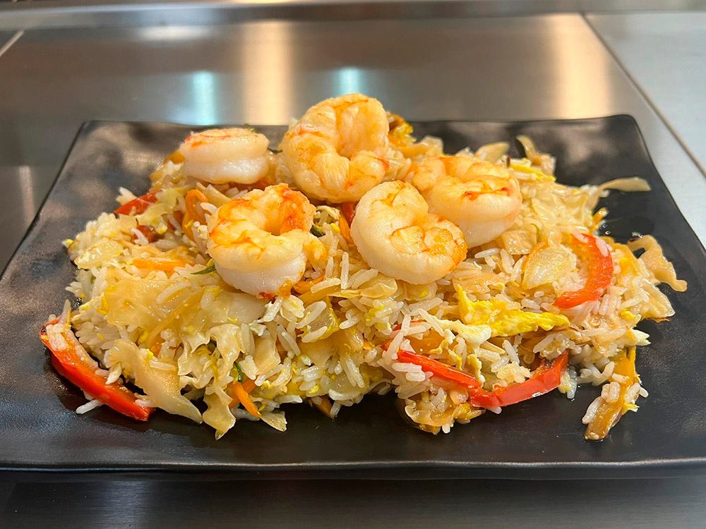 Оригинальное блюдо чахан с креветками в Shinsei Sushi, Риччоне