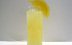 Grapefruit juice decorated with lemon