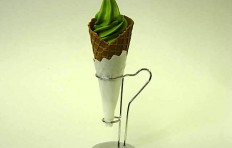 Green tea waffle cone (medium)