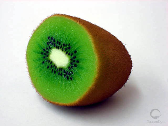 Half-cut kiwi