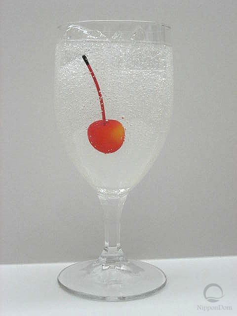Lemonade decorated with a cherry (glass)