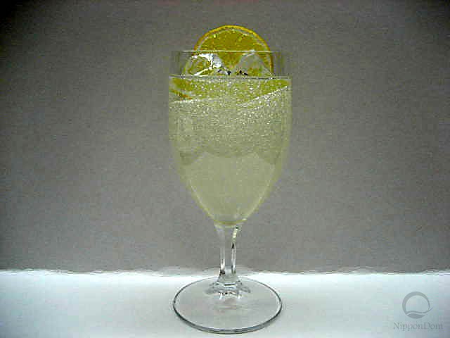 Lemonade decorated with a slice of lemon in a glass