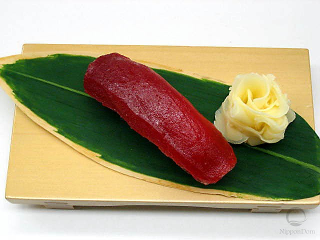 Муляж суши "маринованный тунец"