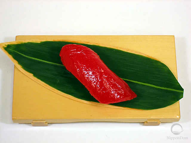 Муляж суши "красный тунец (13)"