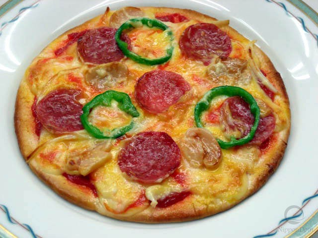 Salami and mushroom pizza (17 cm)