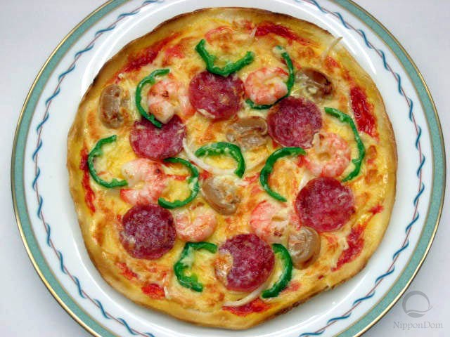 Salami and shrimp pizza (20 cm)-1