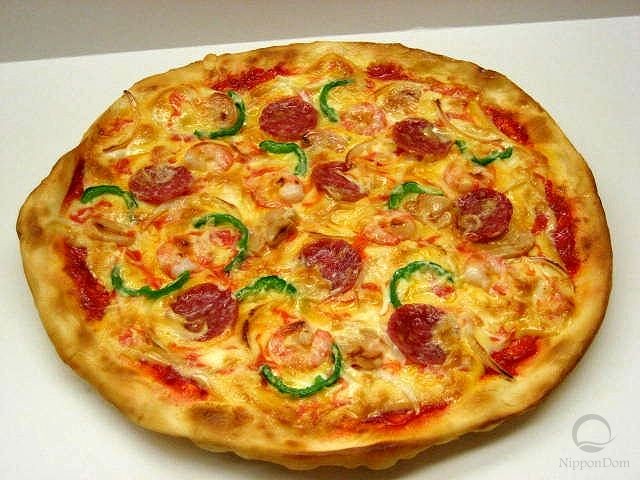 Salami and shrimp pizza (31 cm)