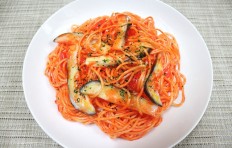 Spaghetti with eggplant in tomato sauce