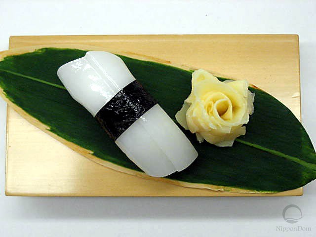 Replica of sushi "squid (3) with nori seaweed"