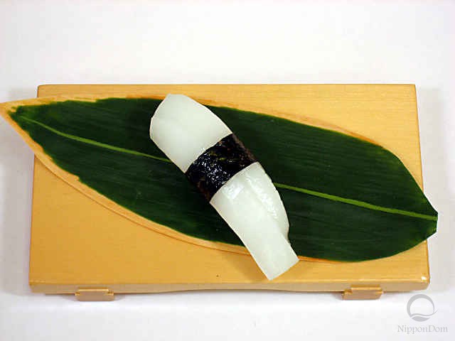 Replica of sushi "squid (3) with nori seaweed"
