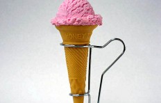 Strawberry ice cream (scoop)
