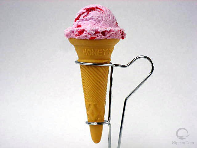 Strawberry ice cream with strawberry sauce