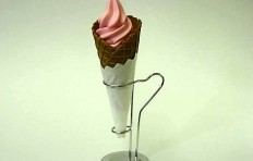 Strawberry waffle cone (medium)